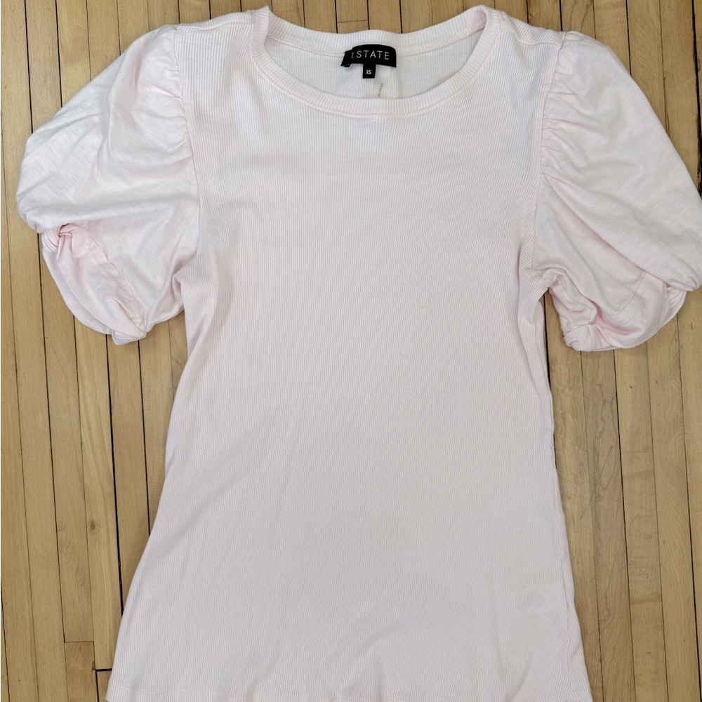 One. State size extra small light pink ribbed T-shirt with puffed sleeves